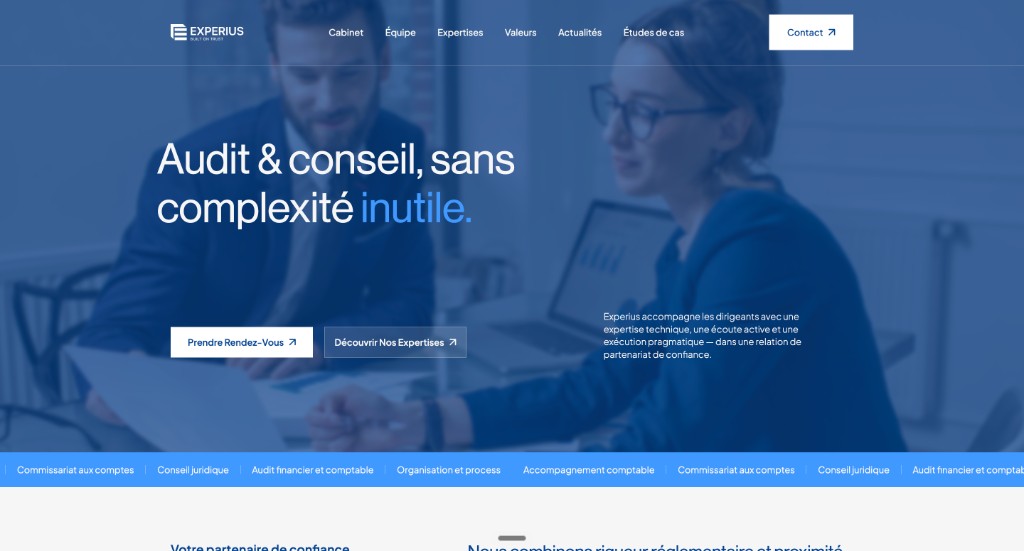 Experius — page d'accueil du site web, hero et navigation