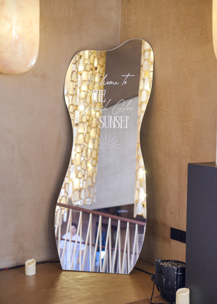 Ambiance cocktail sur une terrasse événementielle — photographe événementiel Marrakech