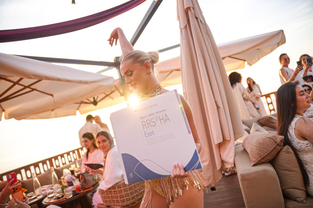 Activation de marque et performance lors d’un événement au coucher du soleil — photographe événementiel Marrakech