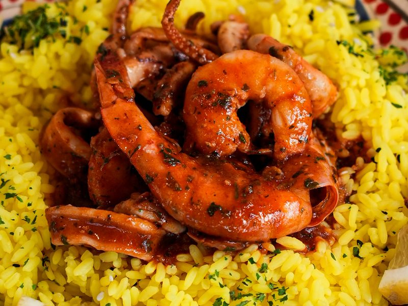 Photographe culinaire à Marrakech — riz safrané aux crevettes