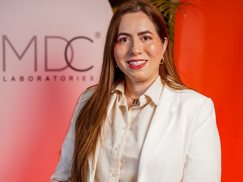 Photographe portrait à Marrakech — portrait en blazer blanc