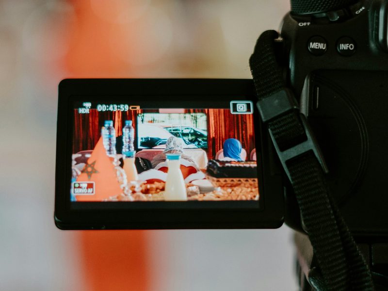 Caméra filmant une cérémonie de mariage — vidéaste mariage à Casablanca