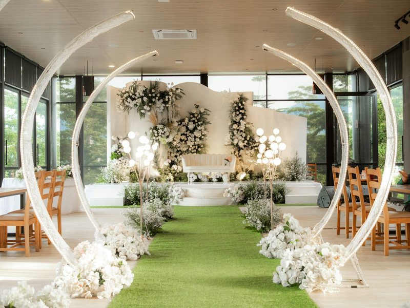Réception de mariage dans un jardin — vidéaste mariage à Marrakech