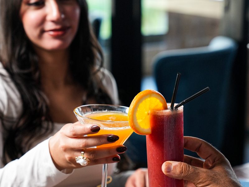 Vidéo publicitaire au Maroc — cocktails servis au restaurant
